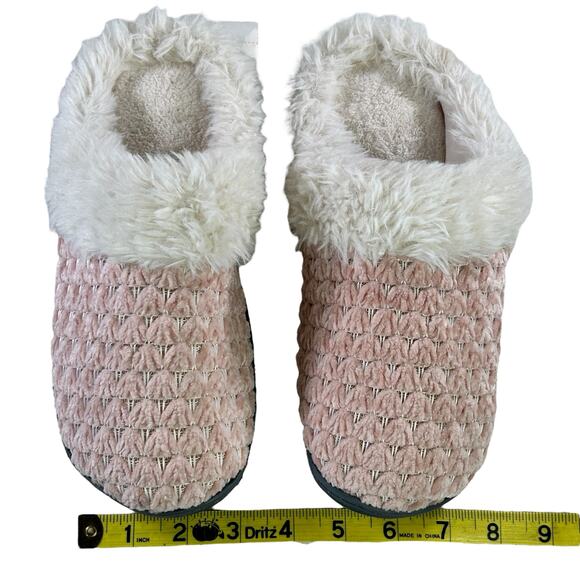 Isotoner Slippers Women Size 7.5 Pink White Popcorn Chenille Faux Fur Slip Ons - Picture 9 of 10